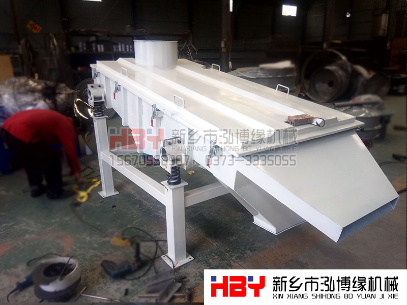 福建廈門(mén)環(huán)保材料大傾角直線(xiàn)篩粉機(jī)準(zhǔn)備發(fā)貨 請(qǐng)注意查收